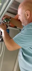 Optim Door - Oferim servicii de întreținere și reparații pentru porți și uși industriale, asigurându-ne că funcționează perfect și durabil în timp.