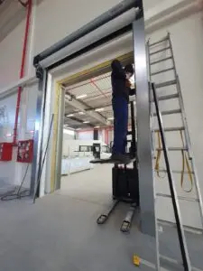 Optim Door - Vânzare și montaj expert de uși industriale, garantând funcționalitate și siguranță maximă pentru afacerea dumneavoastră.