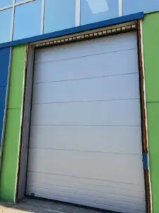 Optim Door - Vânzare și montaj expert de uși industriale, garantând funcționalitate și siguranță maximă pentru afacerea dumneavoastră.