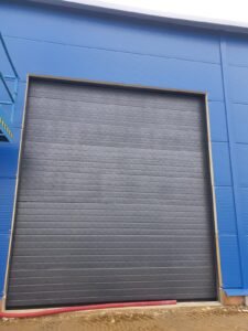 Optim Door - Vânzare și montaj expert de uși industriale, garantând funcționalitate și siguranță maximă pentru afacerea dumneavoastră.