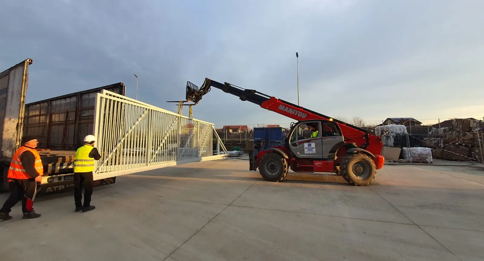 Optim Door - Producție porți autoportante, culisante și batante industriale, personalizate pentru nevoile dvs., garantând calitate și durabilitate.