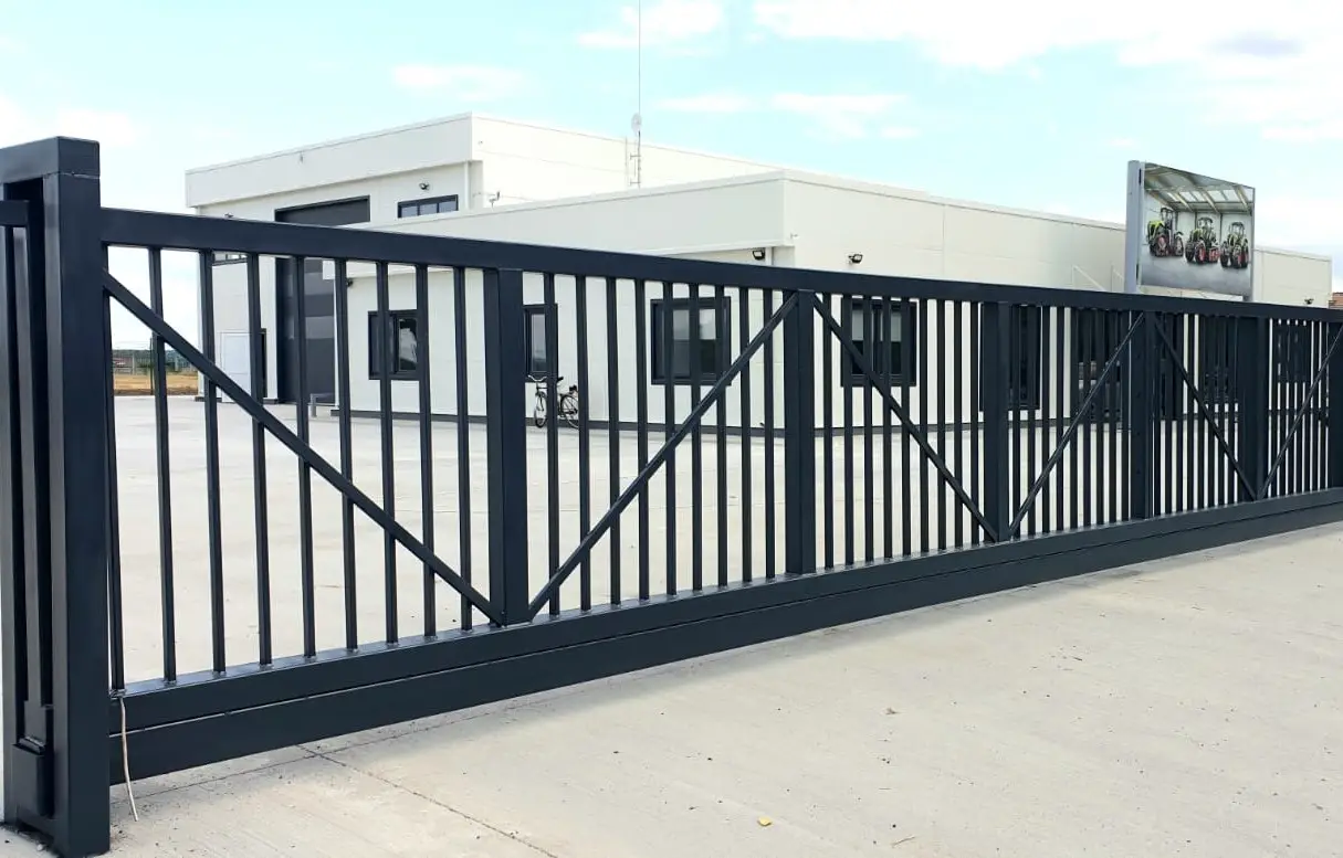 Optim Door - Producție porți autoportante, culisante și batante industriale, personalizate pentru nevoile dvs., garantând calitate și durabilitate.